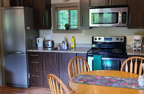Port Renfrew Cottage | Discover Port Renfrew's Pet Friendly Oceanfront Cottage