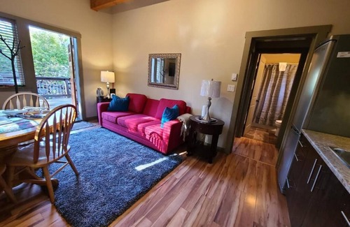 Port Renfrew Cottage | Discover Port Renfrew's Pet Friendly Oceanfront Cottage