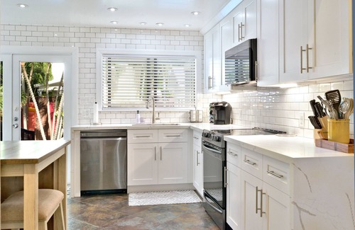 New Town House | Discover Poseidon's Paradise: Oceanfront Retreat with Pool