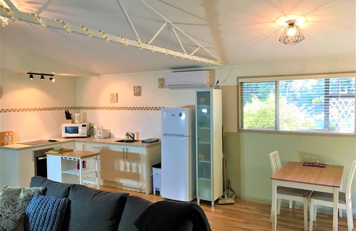 Bridgetown Cottage | Top-Rated Reflections Lakeside Cottage with Ocean Views