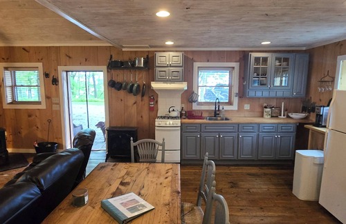 Glenville Cabin | Discover Rovers Retreat: Private Pet-Friendly Escape
