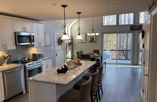 Lake Ariel House | Discover Serenity Woods: Ocean View with Pool & Spa