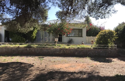 Broken Hill House | Discover Shazza’s: Family-Friendly Retreat with Relaxing Spa