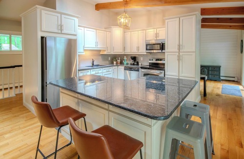Grand Bend Cottage | Welcome to Shoreline Beach Cottage – Your Peaceful Retreat by the Lake