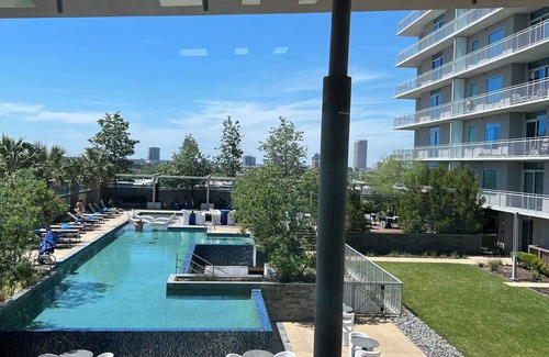 Midtown Apartment | Welcome to "Skyline Oasis" a cozy & luxurious skyline apartment in Houston TX