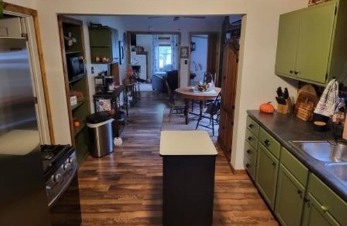 Mattoon House | Experience Slice of Paradise: Pet-Friendly Lake View Retreat