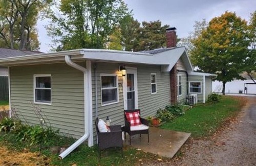 Mattoon House | Experience Slice of Paradise: Pet-Friendly Lake View Retreat