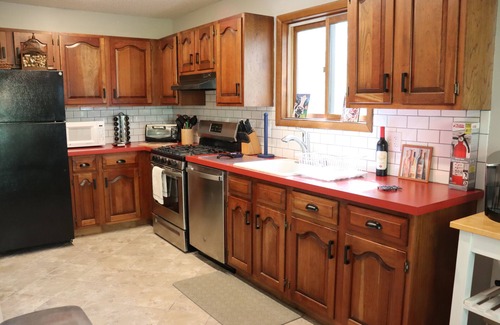 Bushkill House | Experience Unmatched Comfort at Snow Lodge Retreat
