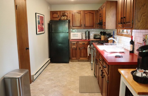 Bushkill House | Experience Unmatched Comfort at Snow Lodge Retreat