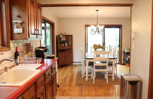 Bushkill House | Experience Unmatched Comfort at Snow Lodge Retreat