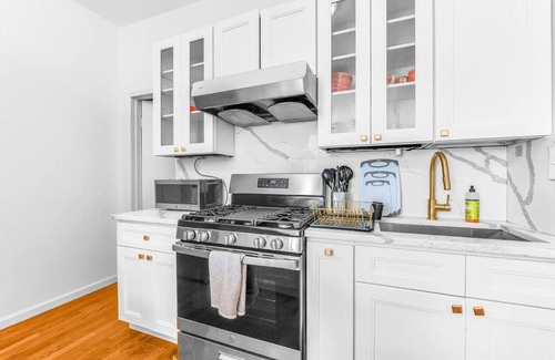Park Slope Apartment | Discover Sunny Park Slope Retreat: Pet & Child Friendly Stay