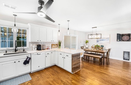 Keansburg House | Discover Sunny Side Beachfront Getaway: Family-Friendly Haven