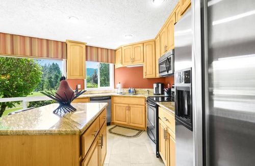 Welches Condo | Welcome to the Fairway Forest Retreat – Your Mt. Hood Escape!