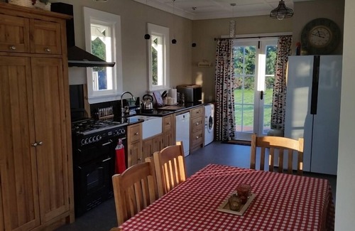 Martinborough House | Discover The Back Paddock: Child-Friendly Retreat