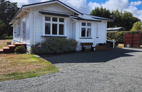 Martinborough House | Discover The Back Paddock: Child-Friendly Retreat