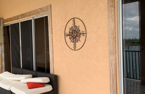 Bahamia West Condo | Experience the Bahamas: Relax by Beach, Pool & Canal
