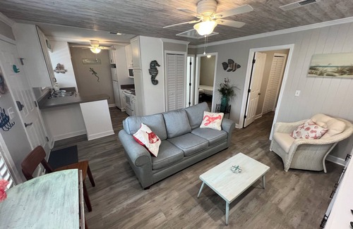 Ono Island Cottage | Experience Bliss at the Beach Belle with Pool & Spa