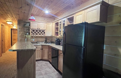 Hayward Cabin | Welcome to The Bear’s Den Lodge-located on Osprey Lake