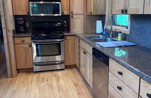 Hayward Cabin | Welcome to The Bear’s Den Lodge-located on Osprey Lake