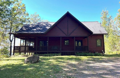 Hayward Cabin | Welcome to The Bear’s Den Lodge-located on Osprey Lake