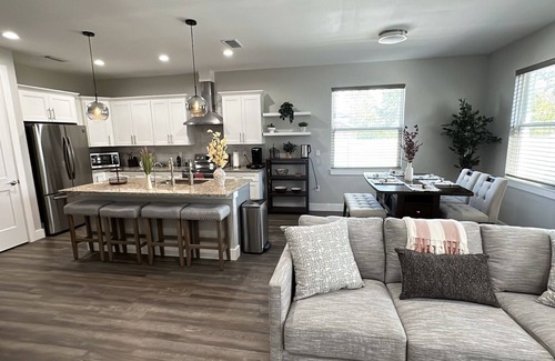 North Port House | Discover the Inviting House of North Port - Pet-Friendly Stay!