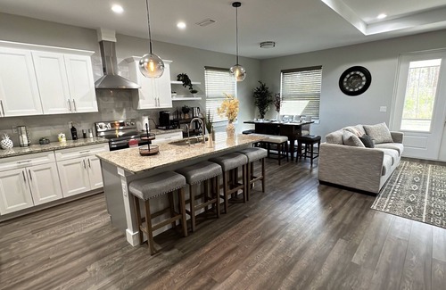 North Port House | Discover the Inviting House of North Port - Pet-Friendly Stay!
