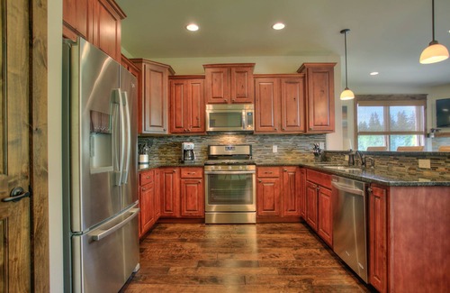 Bozeman Condo | Experience the Bozeman Treehouse with Private Garage Access