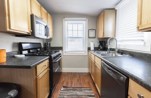 Independence House | Cozy 3-Bedroom Retreat in Independence, MO – Guest Rated 9.8