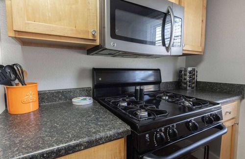 Independence House | Cozy 3-Bedroom Retreat in Independence, MO – Guest Rated 9.8