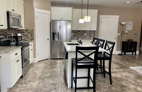 American Fork House | Explore The Honey Hive: 2 Bedroom Retreat with Pool