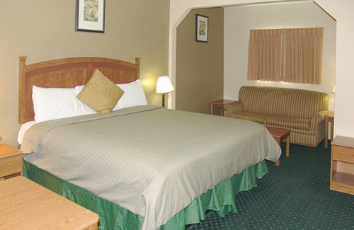 Taft House | Discover Comfort at Holland Inn Suites Double Room