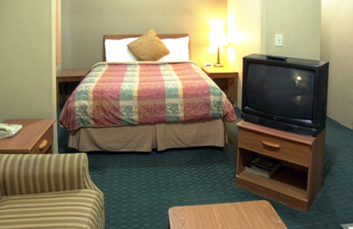 Taft Hotel | Discover Comfort at Holland Inn Suites Double Room