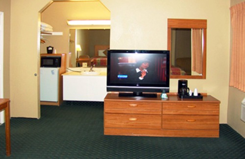 Taft House | Discover Comfort at Holland Inn Suites with Kitchen Amenities