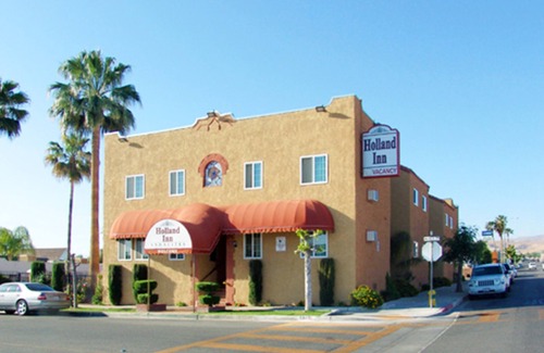Taft House | Discover Comfort at Holland Inn Suites with Kitchen Amenities