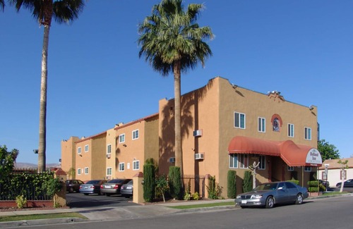 Taft House | Discover Comfort at Holland Inn Suites with Kitchen Amenities