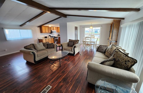 Anchorville House | Discover The Inn at Anchor Bay: Pet Friendly & Family Ready