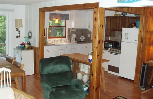 Shelby Cottage | Discover Lake Michigan - Cozy Hilltop Cottage with Pool