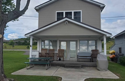 Bemus Point House | Explore Comfort at Welcome to the Lake Hotel