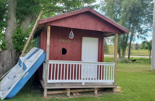 Bemus Point House | Explore Comfort at Welcome to the Lake Hotel