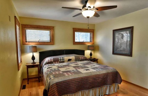 Minong Cabin | Discover Lazy Dog Lodge Retreat by Minong Flowage