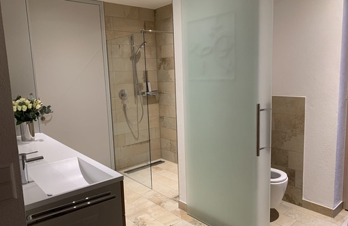 Stetten Apartment | Bright and Accessible Apartment Ranke with Spa & Pool