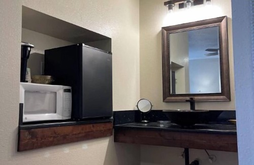 Kanab Apartment | Discover Kanab Lodge Suite 21: Top-Rated Pet-Friendly Stay