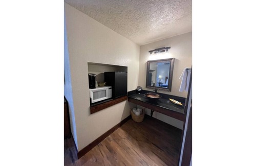 Kanab Apartment | Discover Kanab Lodge Suite 21: Top-Rated Pet-Friendly Stay