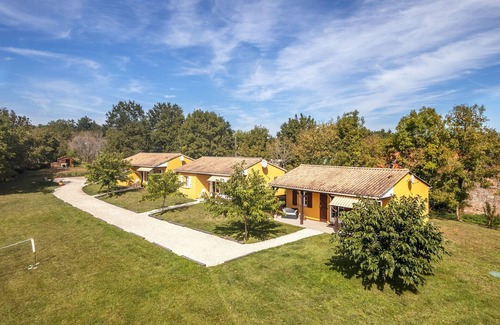 Hautefort House | Discover the Périgord Countryside: Guest Rated 9.8/10