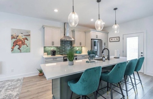 Lexington House | Welcome to The Rupp & Rye, a distillery heights fave townhome, 5min walk to Rupp