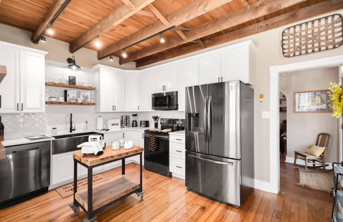Jefferson House | Experience the Rusty Rose: Family-Friendly Farmhouse Stay