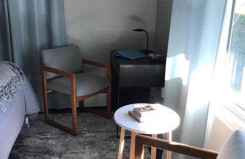 Bristol Apartment | Discover Comfort at The State Room - Rated 9/10!
