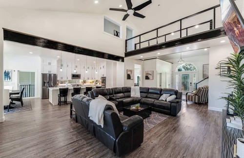 Lakeside Villa | Welcome to THE ultimate Lakefront Villa!