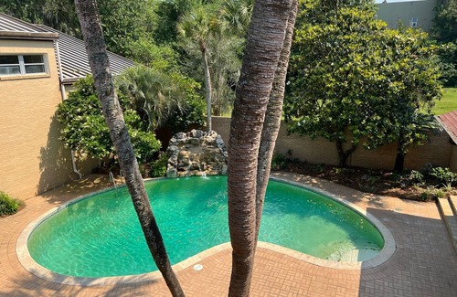 Governor's Walk House | Discover The Urban Mansion: Guest Rated 10/10 in Midtown