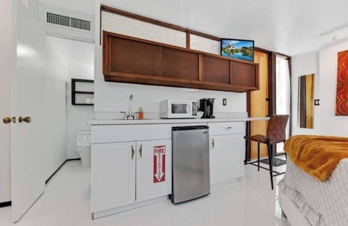 Colee Hammock Apartment | Impeccable 1-Bedroom Apartment with Oceanfront Views